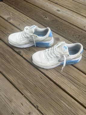 NIKE Women’s Blue/White Air Max Excee Sneakers 
size: 8.5